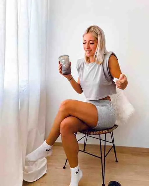 Inès, 25 ans