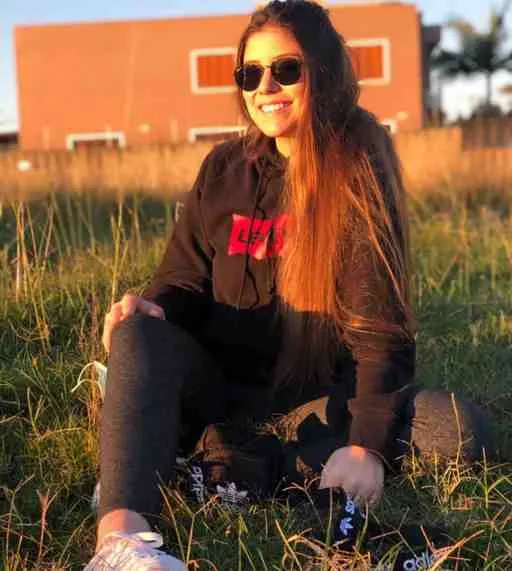 Inès, 24 ans